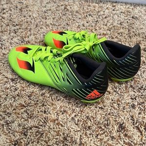 Adidas Messi 15.3 soccer cleats, like new, size 5.5, smoke and pet free home.